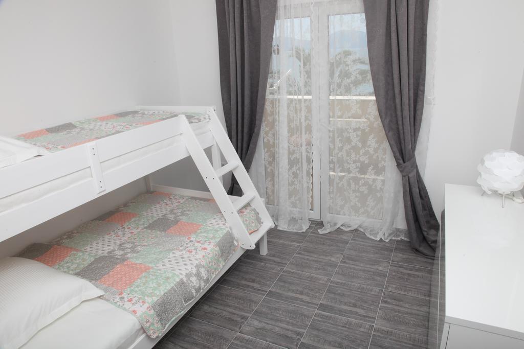 Apartments Mare Gradac  Eksteriør billede