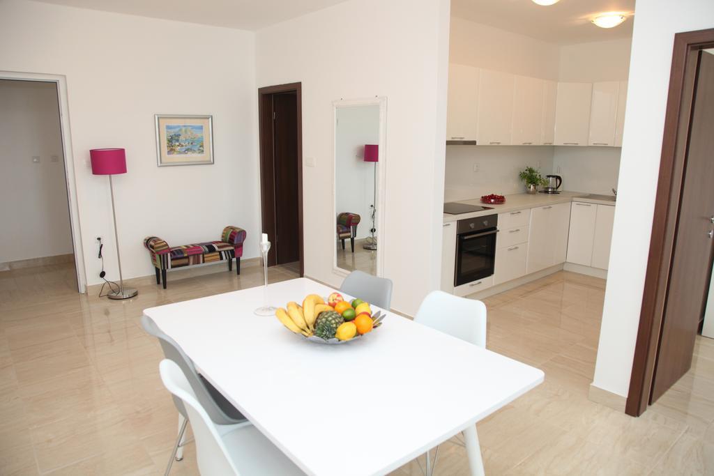Apartments Mare Gradac  Eksteriør billede